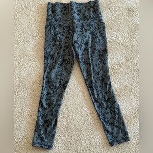 Athleta Salutation Stash Pocket 7/8 Leggings Gray Black Print Women’s XS